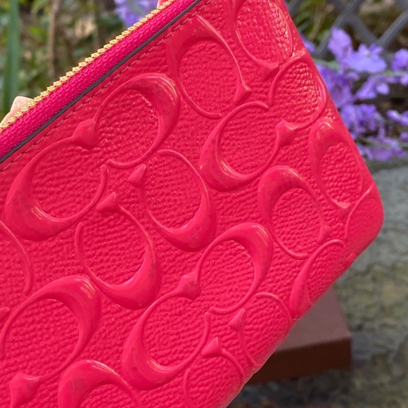 Coach Pink Logo Vernis Pink Wristlet NWT - Picture 8 of 15